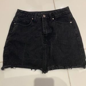 BLACK DENIM SKIRT